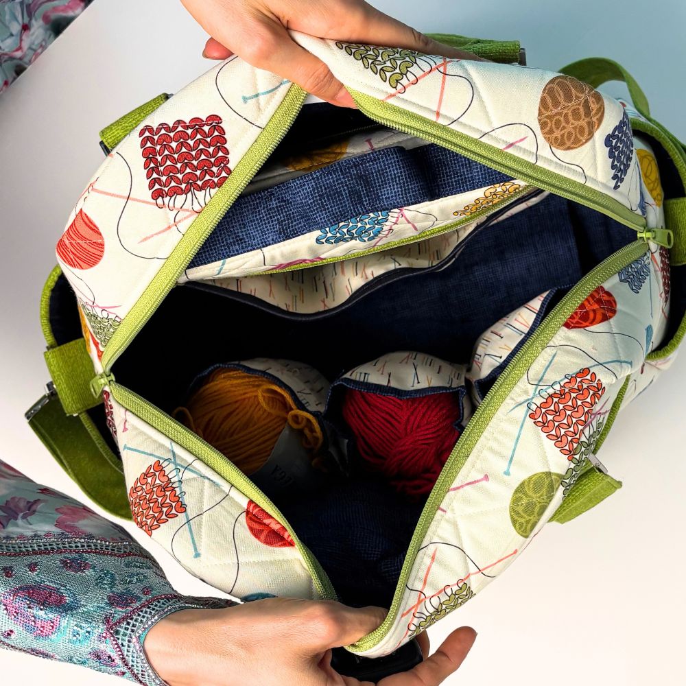 Knitter's Holdall/ Knitting in Colour