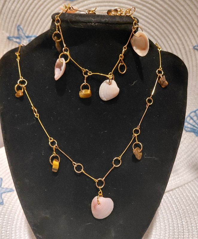 Semele Pendant and Bracelet Set with Brown Beads