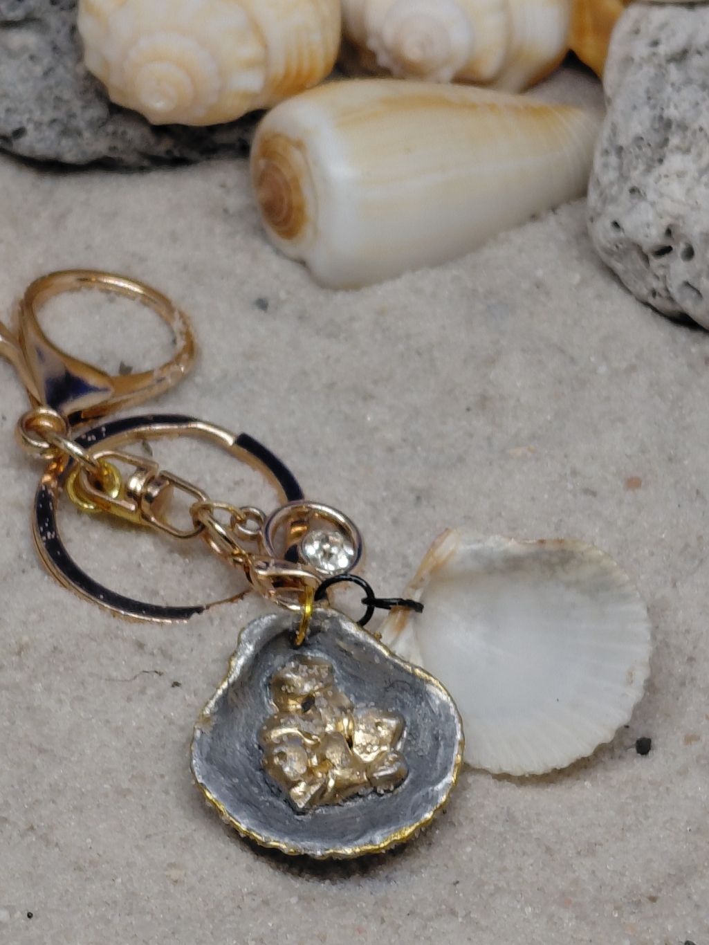 Double Scallop keychain with gold painted beads