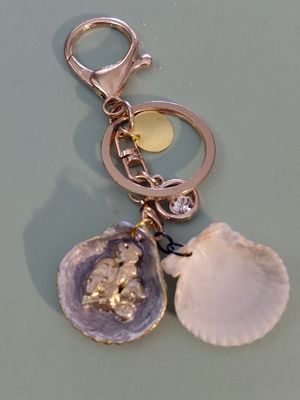 Double Scallop Keychain with Gold Painted Beads Double Scallop Keychain with Gold Painted Beads