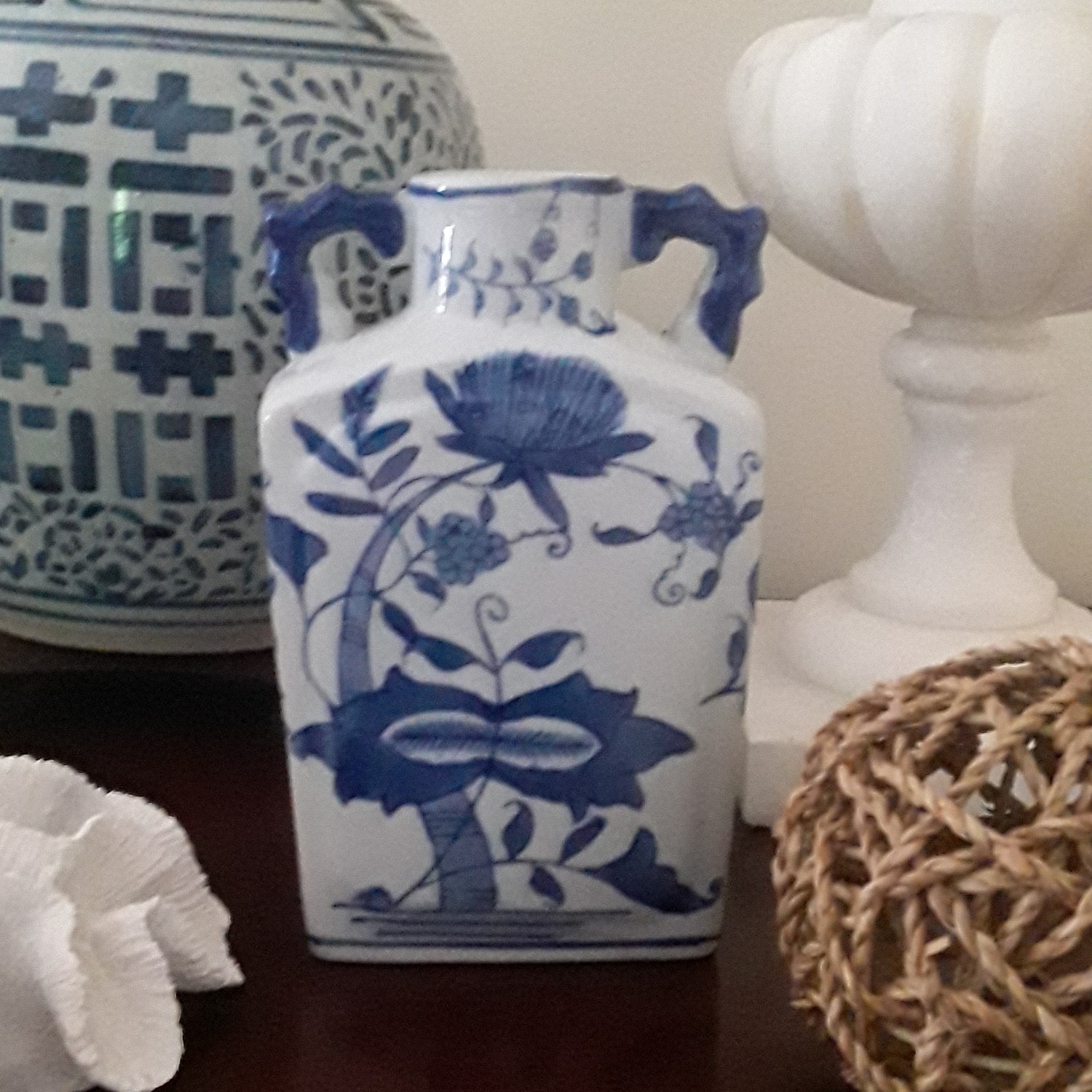 offentlig Pløje Thorns Vintage Formalities by Baum Bros. Blue and White Porcelain Vase