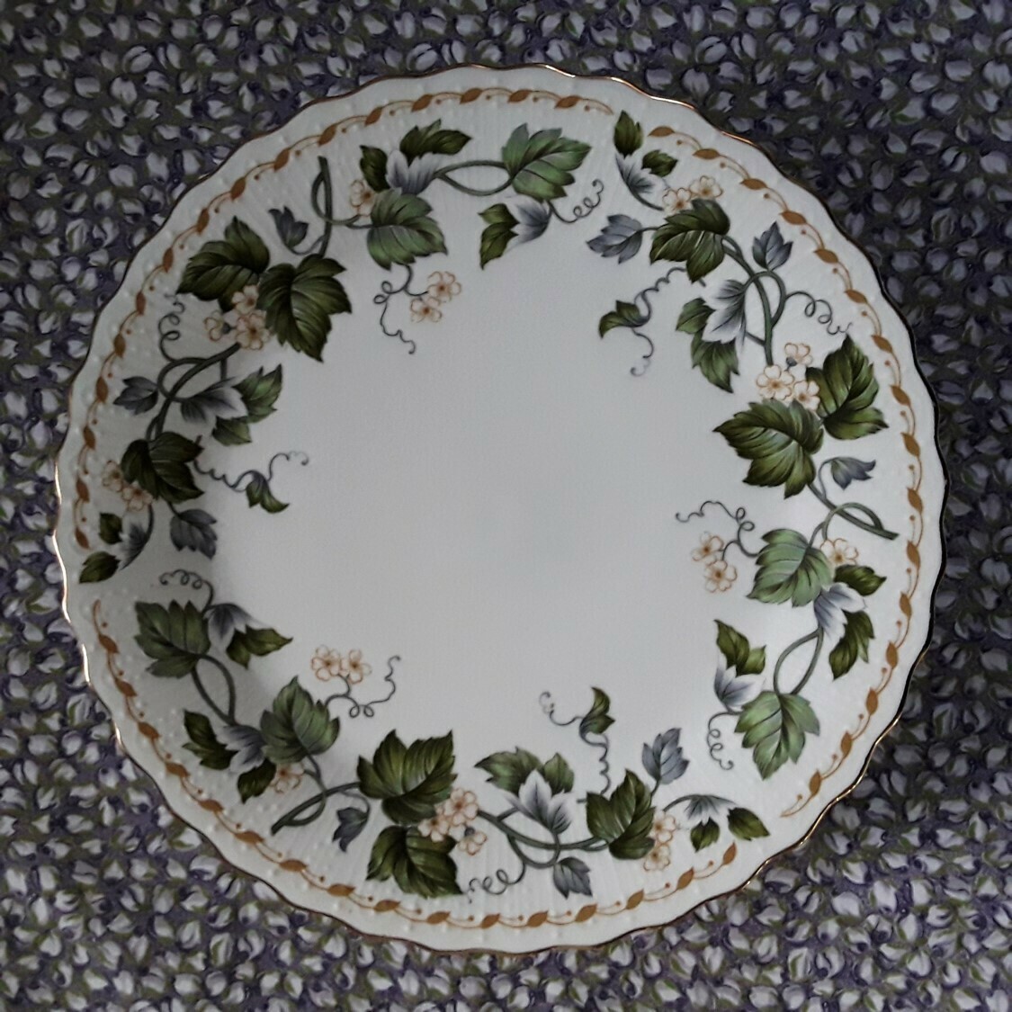 Vintage Andrea by Sadek Footed Cake Plate