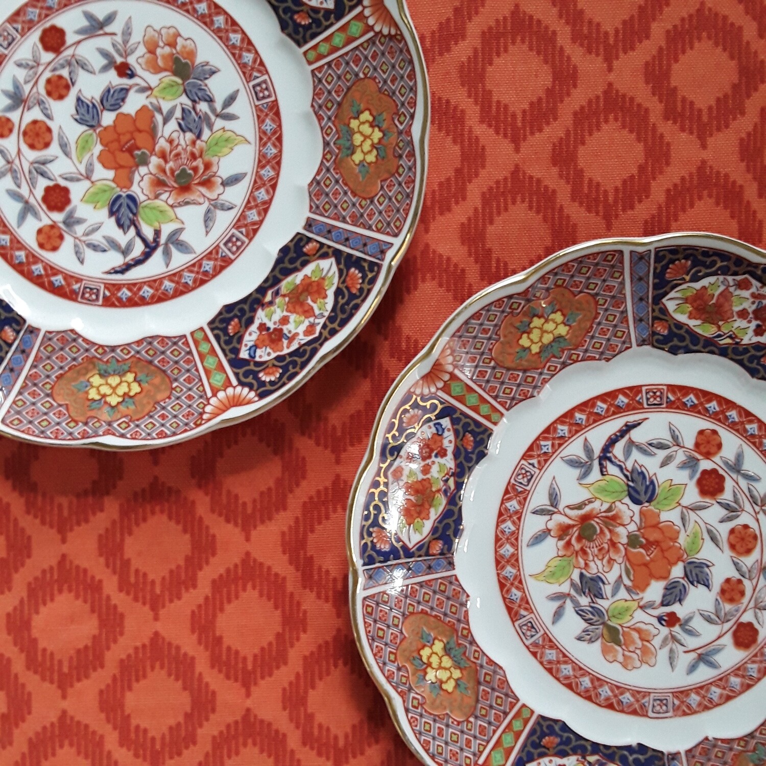 Set of 2 Vintage Imari Plates