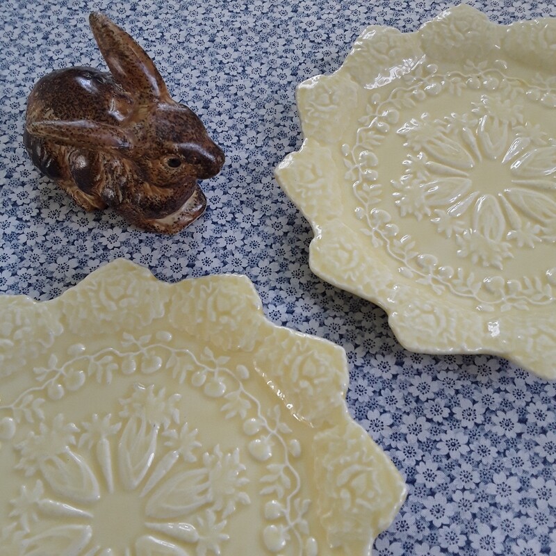 Vintage Bordallo Pinheiro Yellow &#39;Rabbits&#39; Salad or Accent Plates (Set of 2)