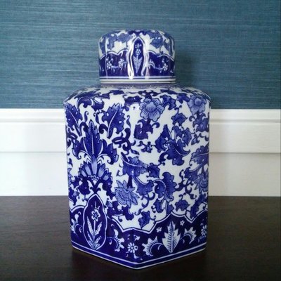 Large Blue and White Chinese Porcelain Ginger Jar with Lid