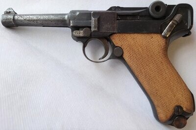 Deactivated P.08 Luger with Holster