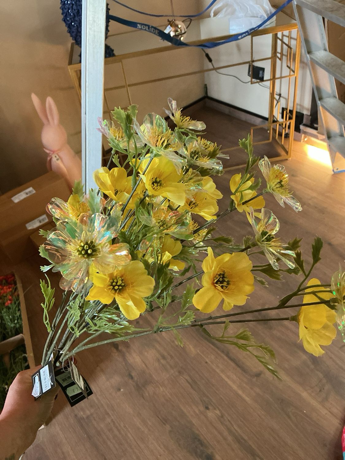 Bloem geel met blinkend