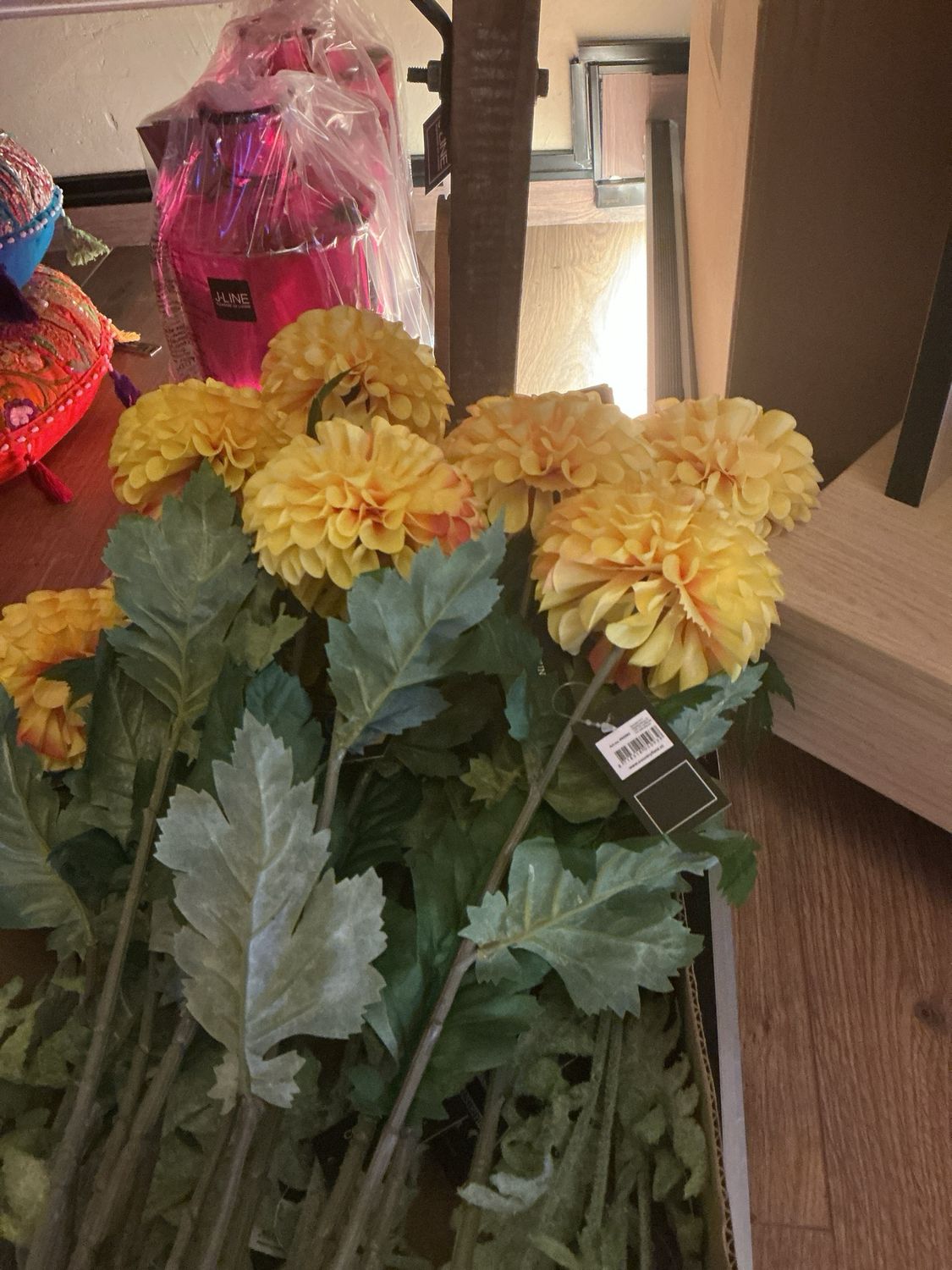 805093 bloem dahlia geel