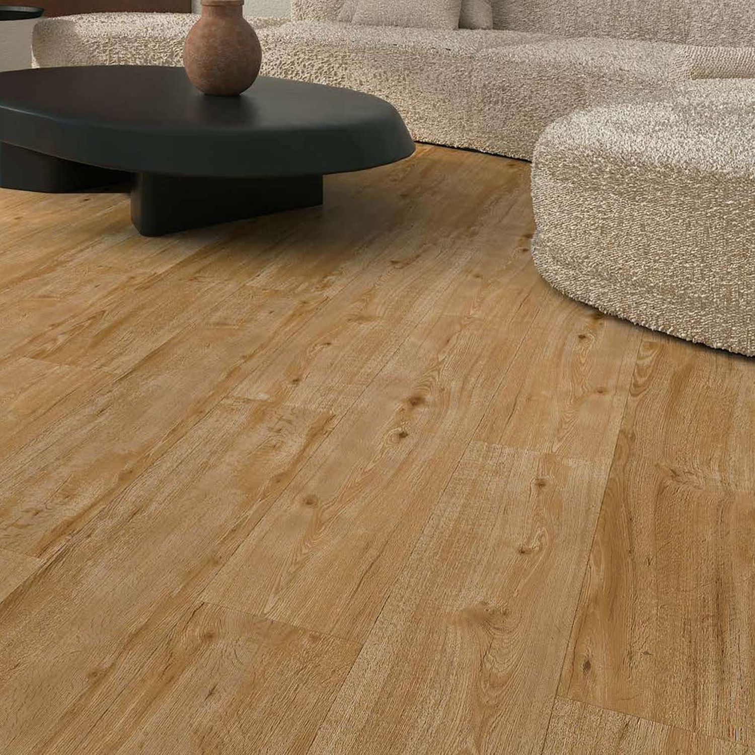Klick Vinyl in satter und brauner Holzoptik in einem Wohnzimmer. Eiche Mediano