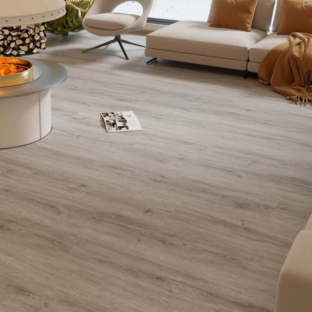 Klick-Vinyl in grauer Holzoptik in einem Wohnzimmer. Eiche Wartburg