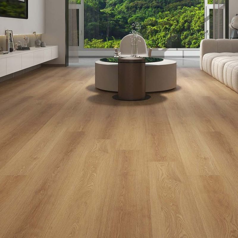 Klick-Vinykl in hellbrauner Holzoptik in einem Wohnzimmer. Eiche Pacific