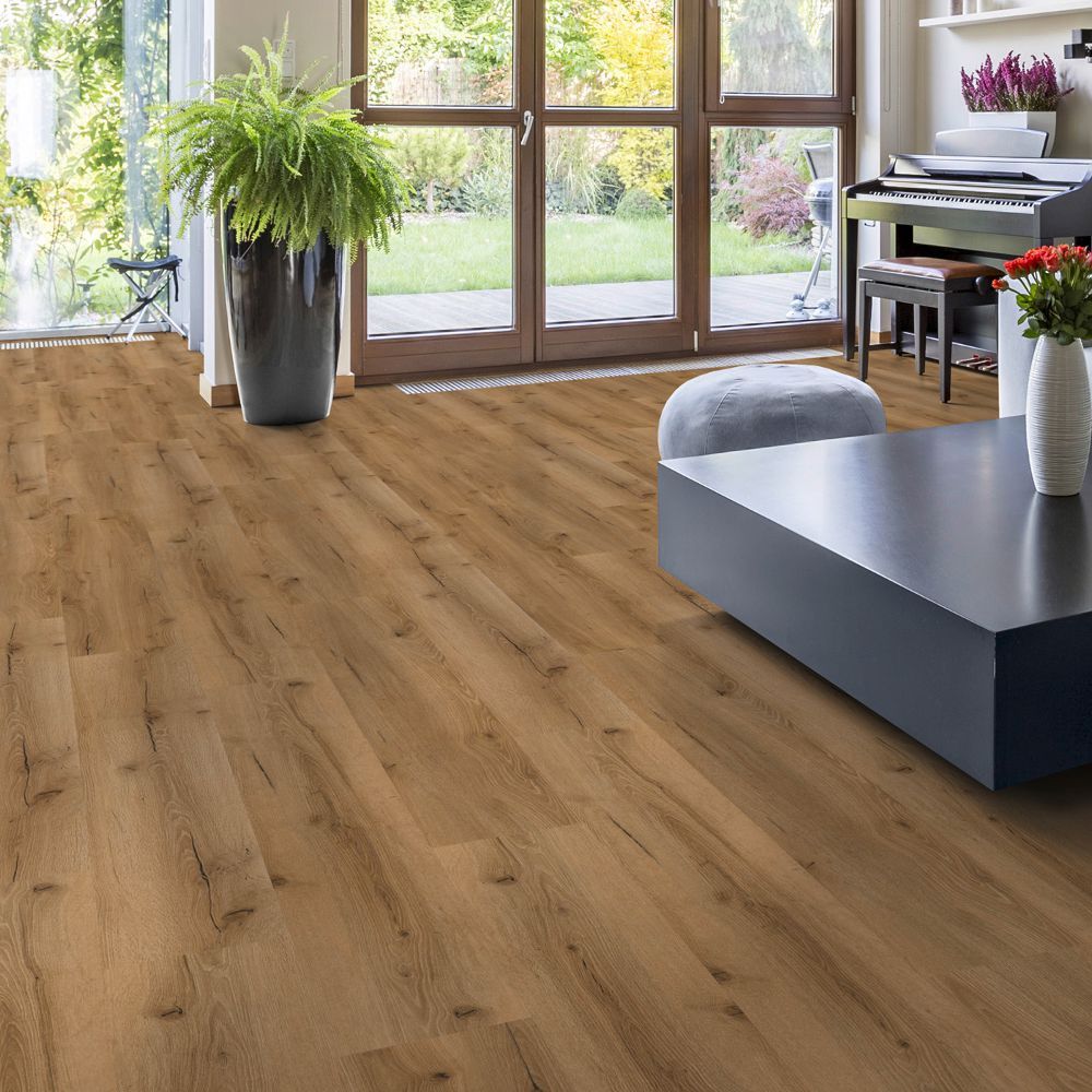 Klick-Vinyl in dunkelbrauner und rustikaler Holzoptik in einem Wohnzimmer. Palazzo Light