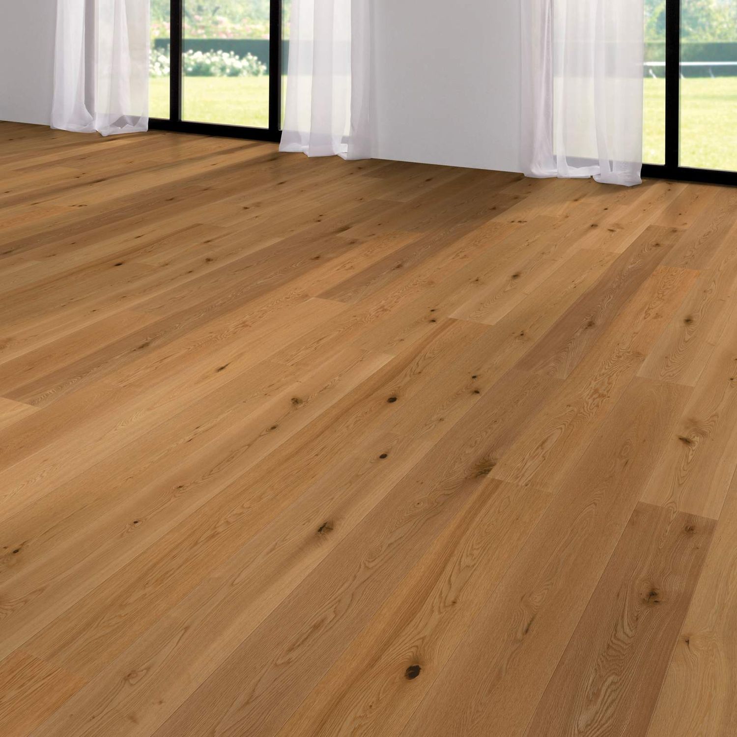 Parkettboden in leicht rustikaler Optik aus Eichenholz in einem leeren Raum. Manor House Stanley