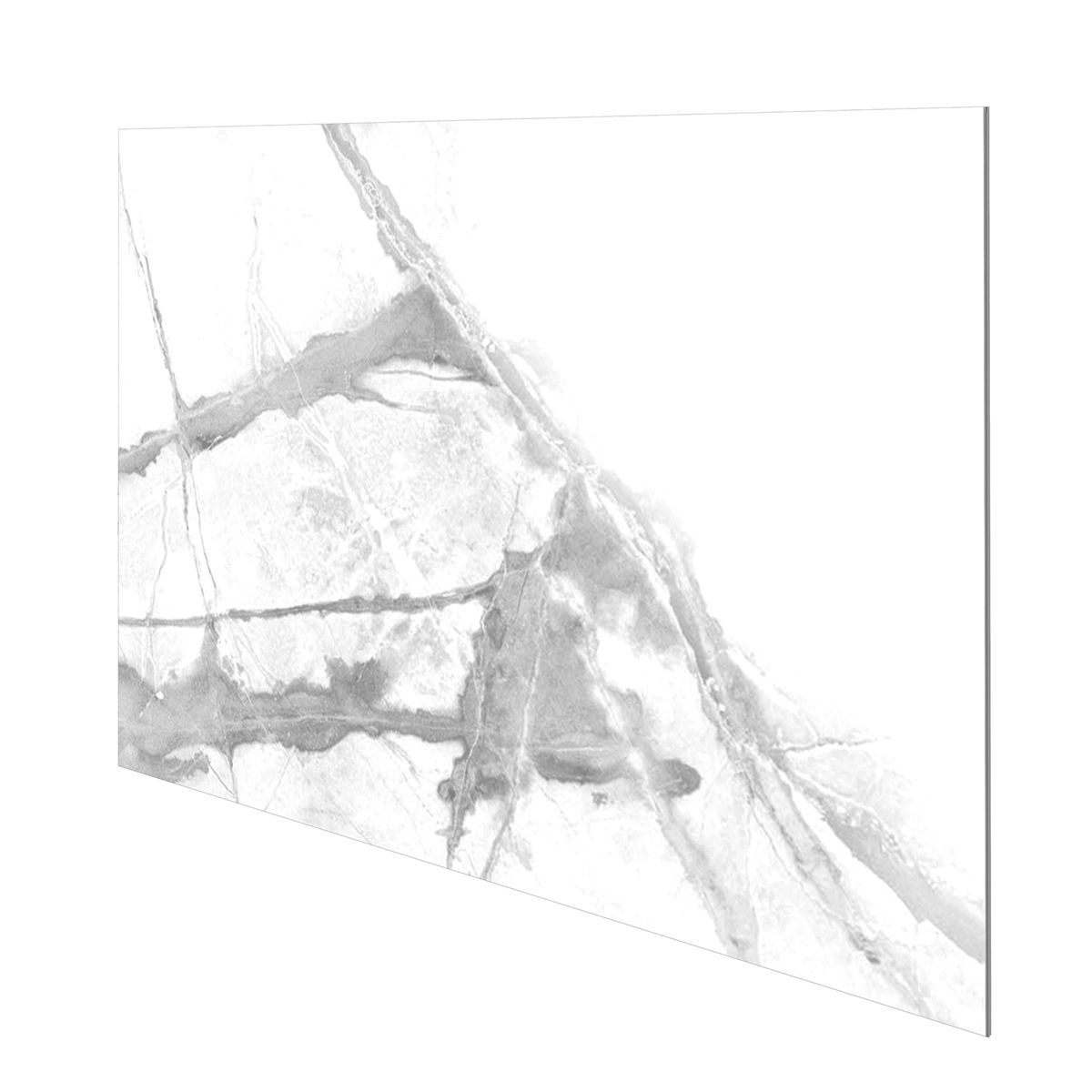 Wandpaneel in weißer Marmoroptik mit grauen Akzenten. Matte Oberfläche