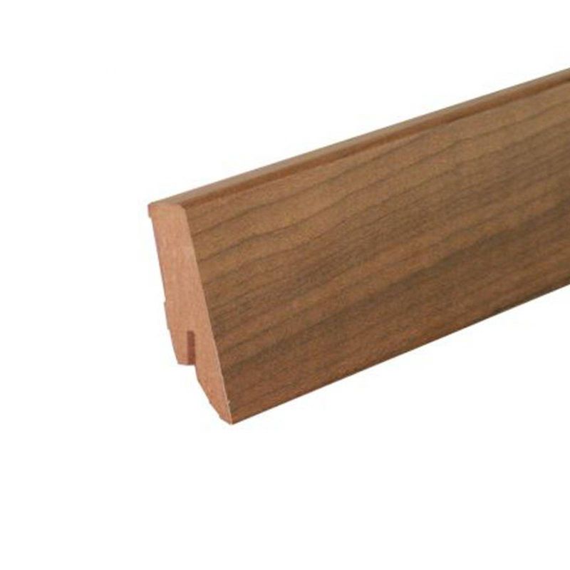 Sockelleiste in der Optik von Nussbaum