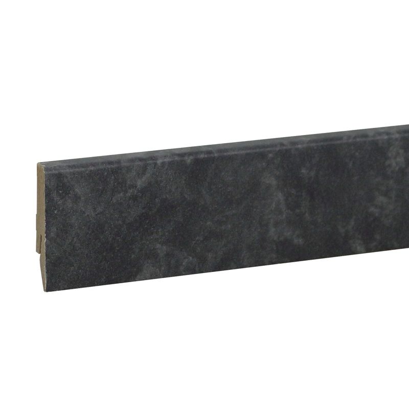 Sockelleiste in schwarzer Marmoroptik