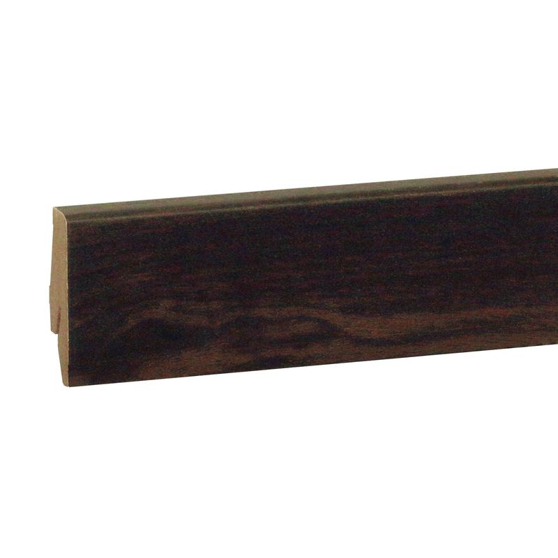 Sockelleiste in dunkelbrauner Eichenholzoptik