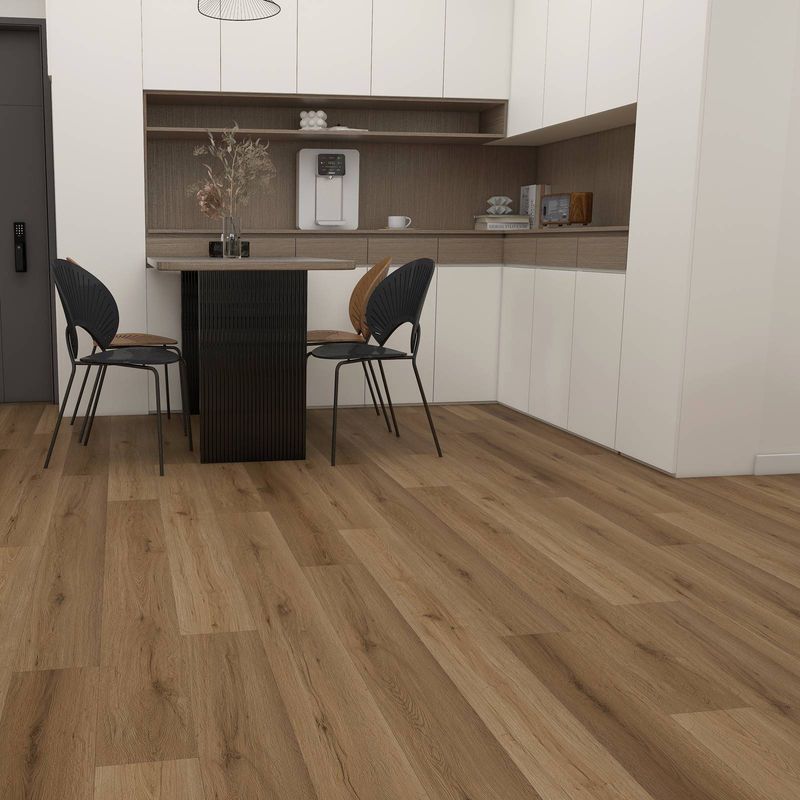 Klick Vinyl in dunkelbrauner Farbe und feiner Holzmaserung sowie leichter rustikaler Art in einer K…