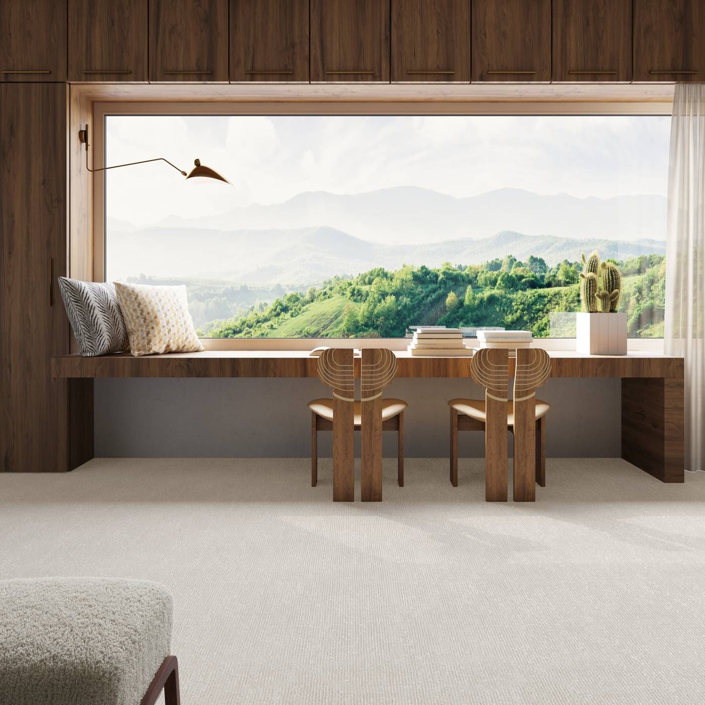Raumbild eines Teppichbodens in Hellgrau in einem minimalistischen Raum mit Holzmöbeln und großem F…