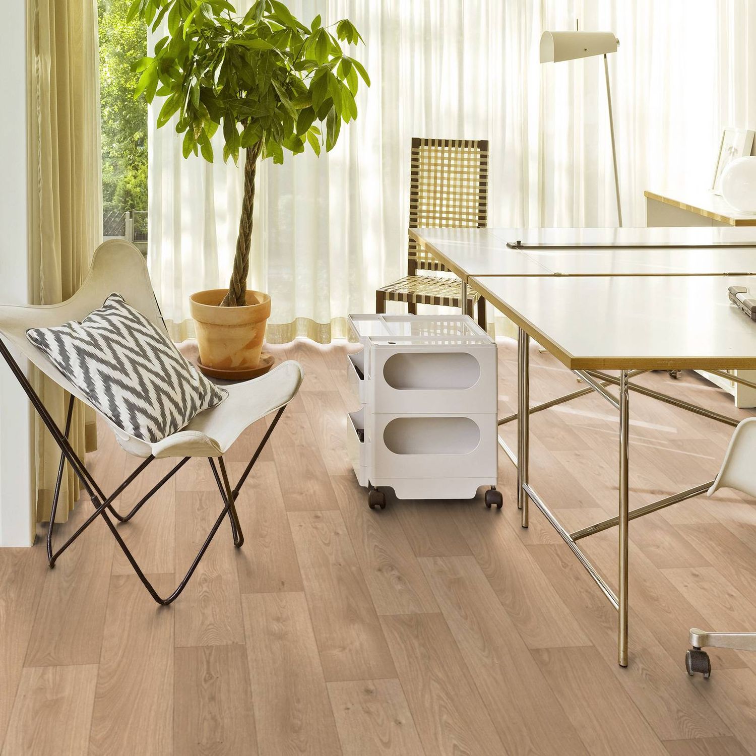 PVC Boden in hellbrauner Holzoptik