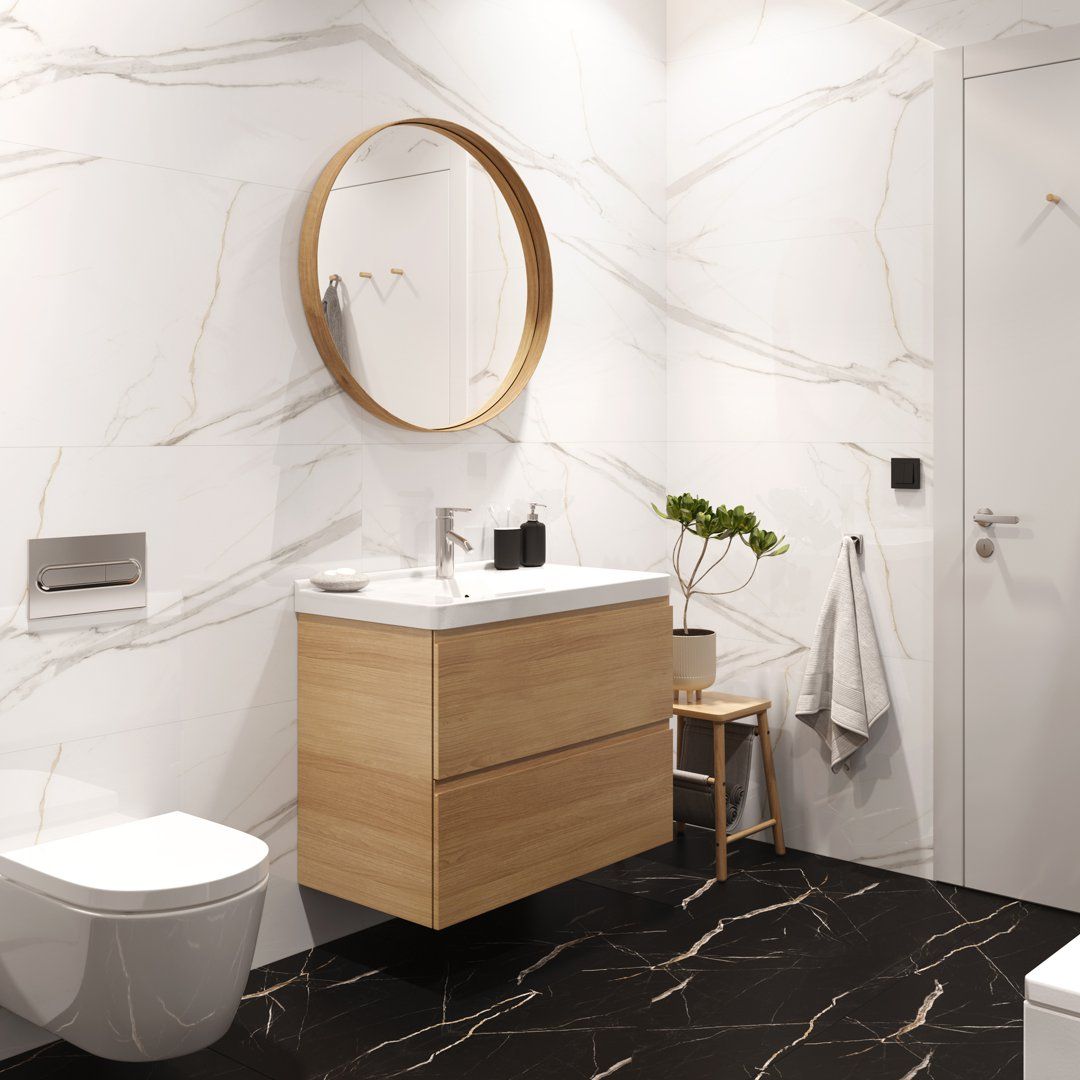 Klick-Vinyl in schwarzer Marmoroptik mit goldenen Marmorierungen in einem Badezimmer