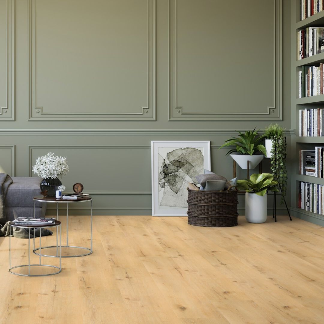 Klebe-Vinyl in heller Holzoptik in einem Wohnzimmer