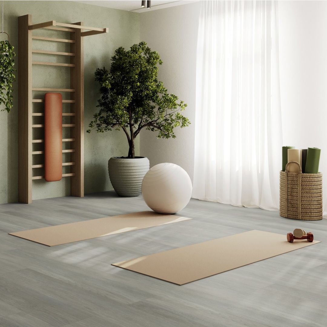 Klebe-Vinyl in grauer Holzoptik in einem Fittnessraum