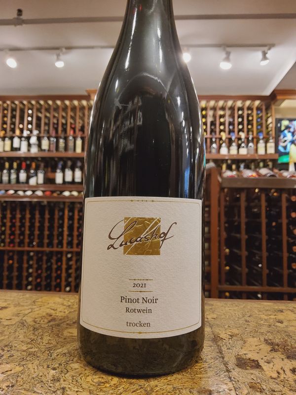 LUCASHOF PINOT NOIR 750ML