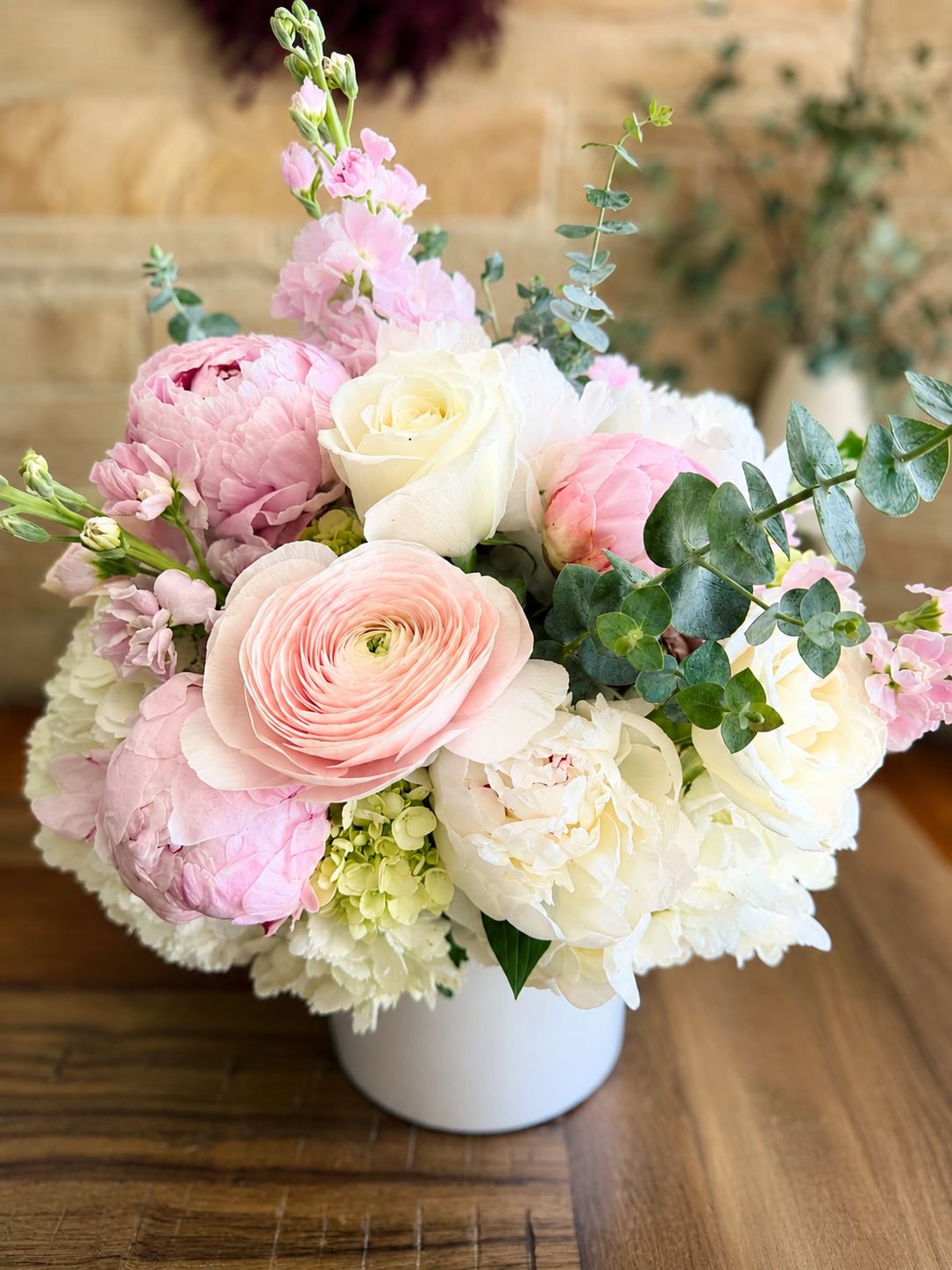 Lizbeth™ – Garden Peony &amp; Ranunculus Luxury Arrangement