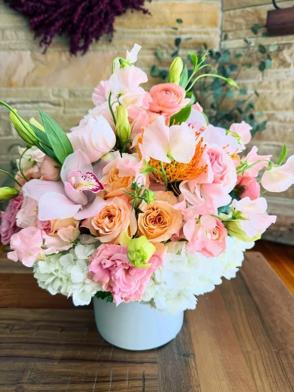 Sawubona™ – Garden Rose &amp; Orchid Luxury Arrangement