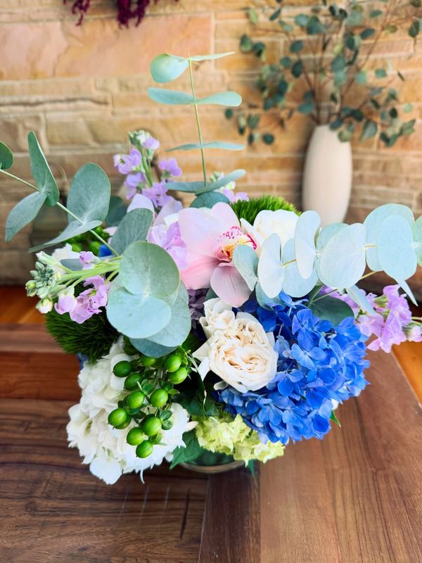 Windsong™ – Garden Elegance Luxury Arrangement