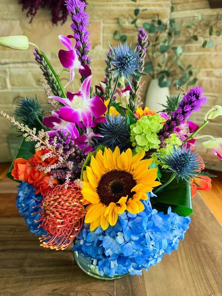 Horace™ – Vibrant Botanical Composition