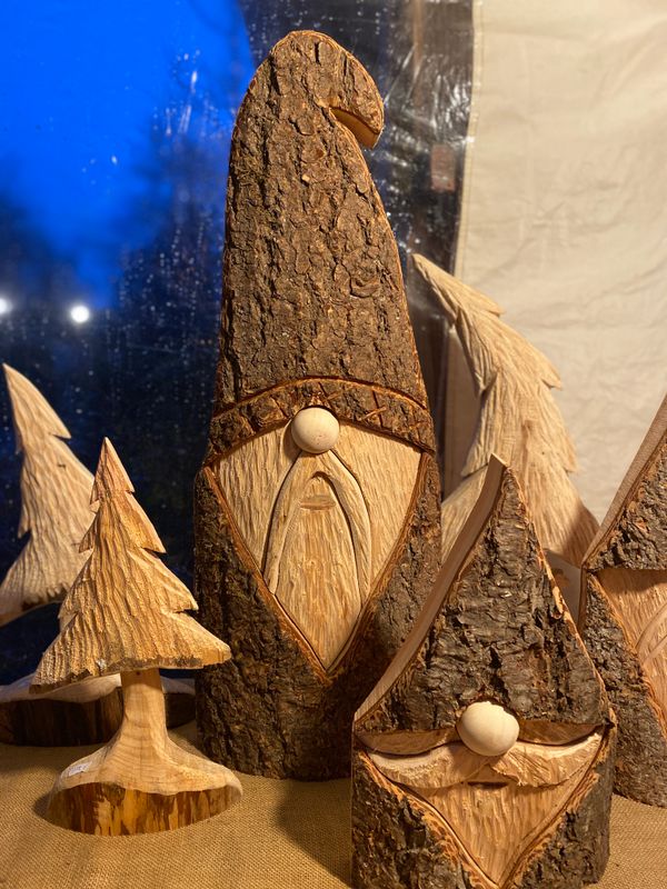 Handgeschnitzter Wichtel aus Naturholz, 37 cm