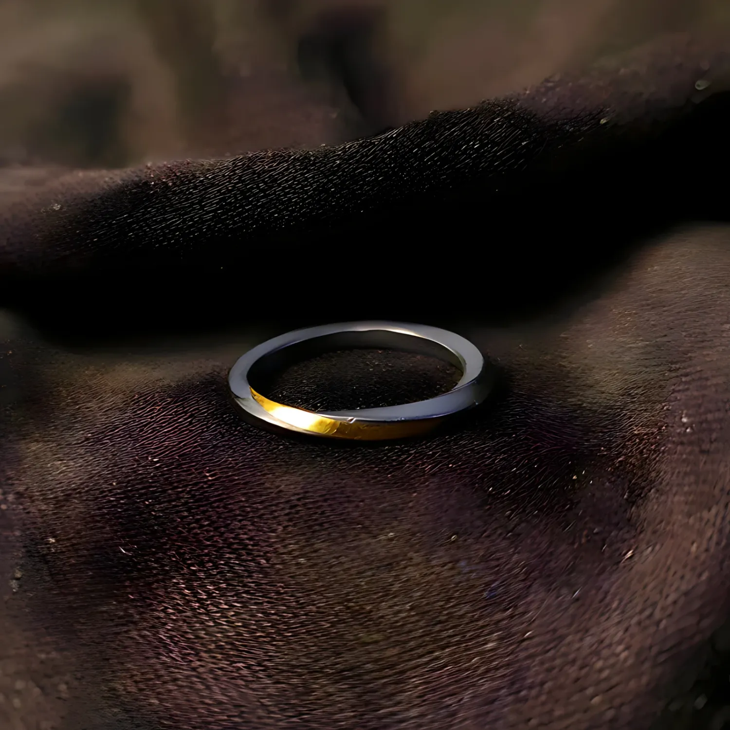 MOBIUS RING