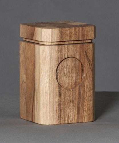 GEDENK URNE NUSSBAUM