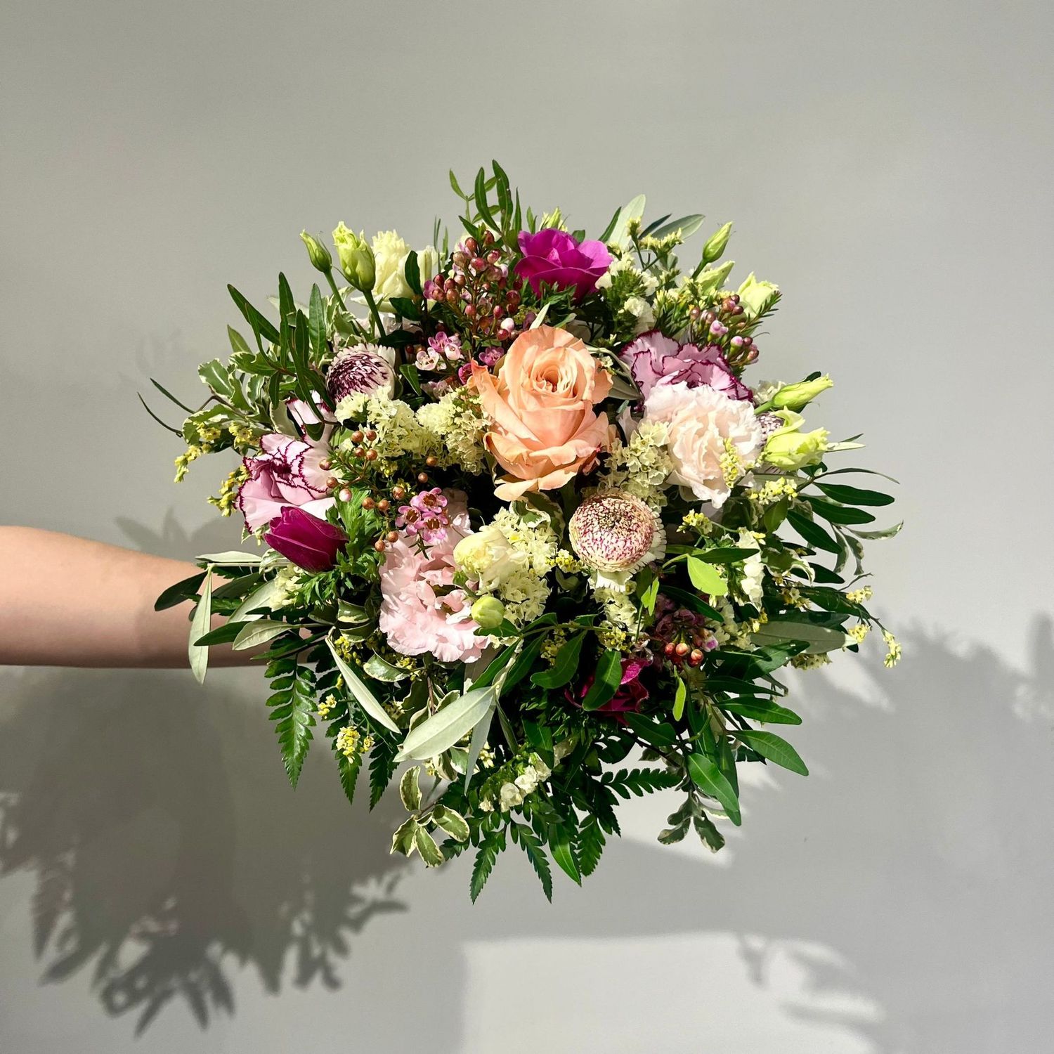 Rund gebundener Frühlingsstrauss