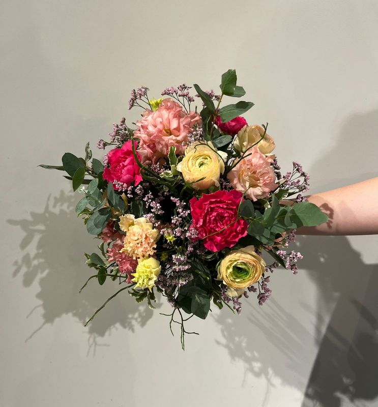 Rund gebundener Strauss bunt