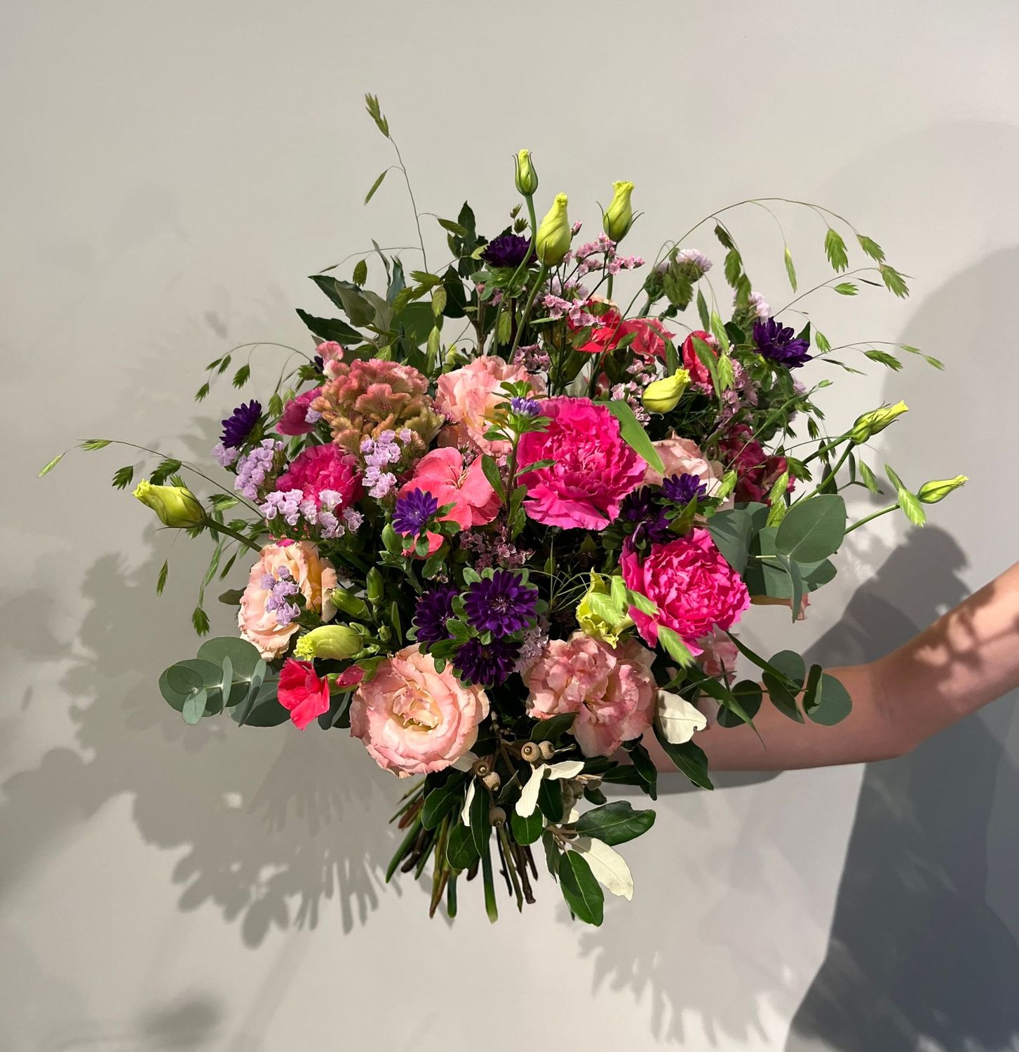 Spätsommerstrauss in Fuchsia- & Violettönen