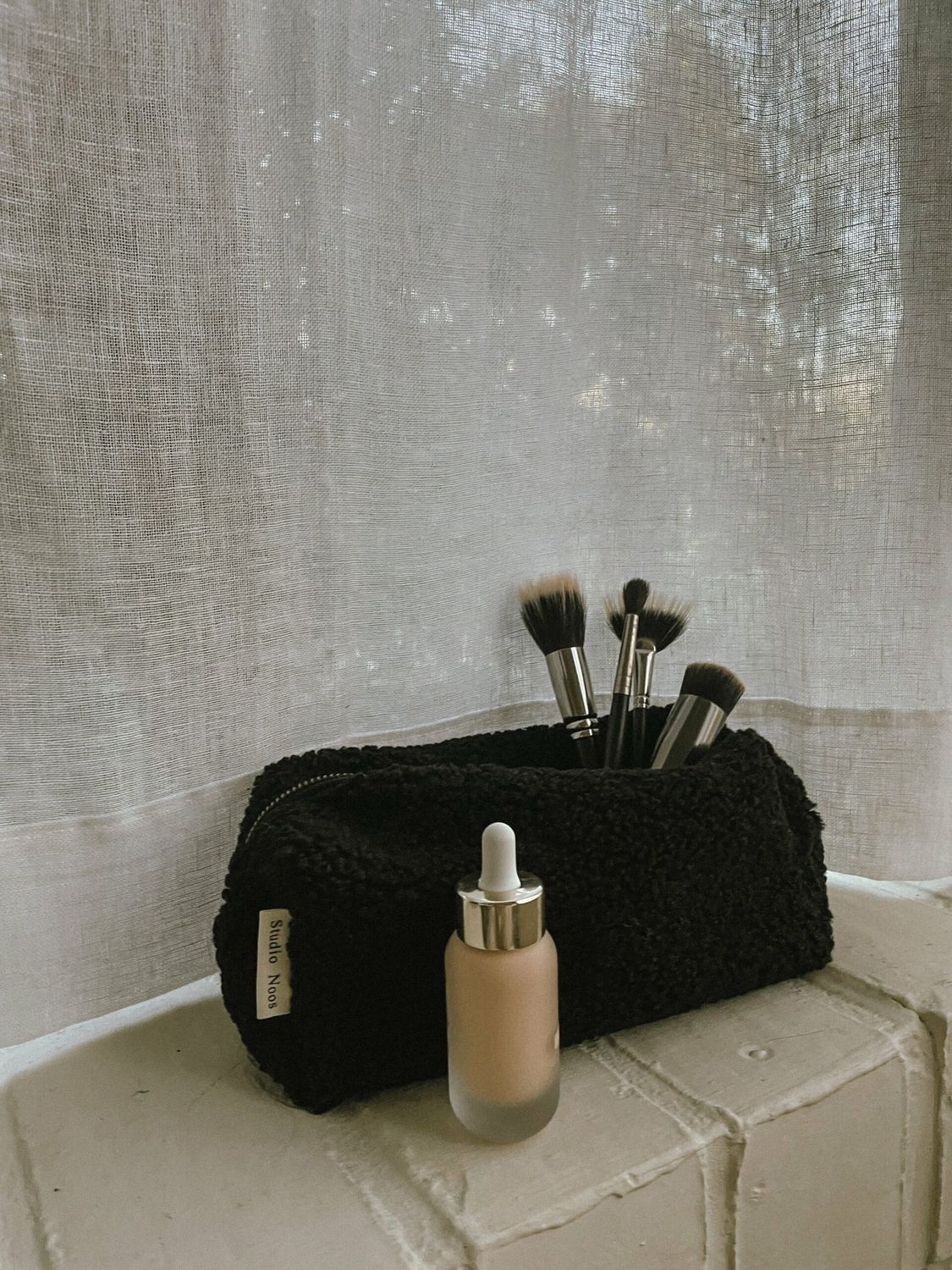Studio Noos // Black teddy pouch