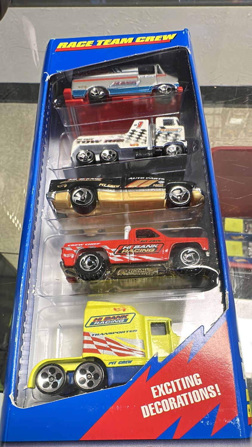 Hot Wheels Race Team Crew #18837 5 Car Gift Pack