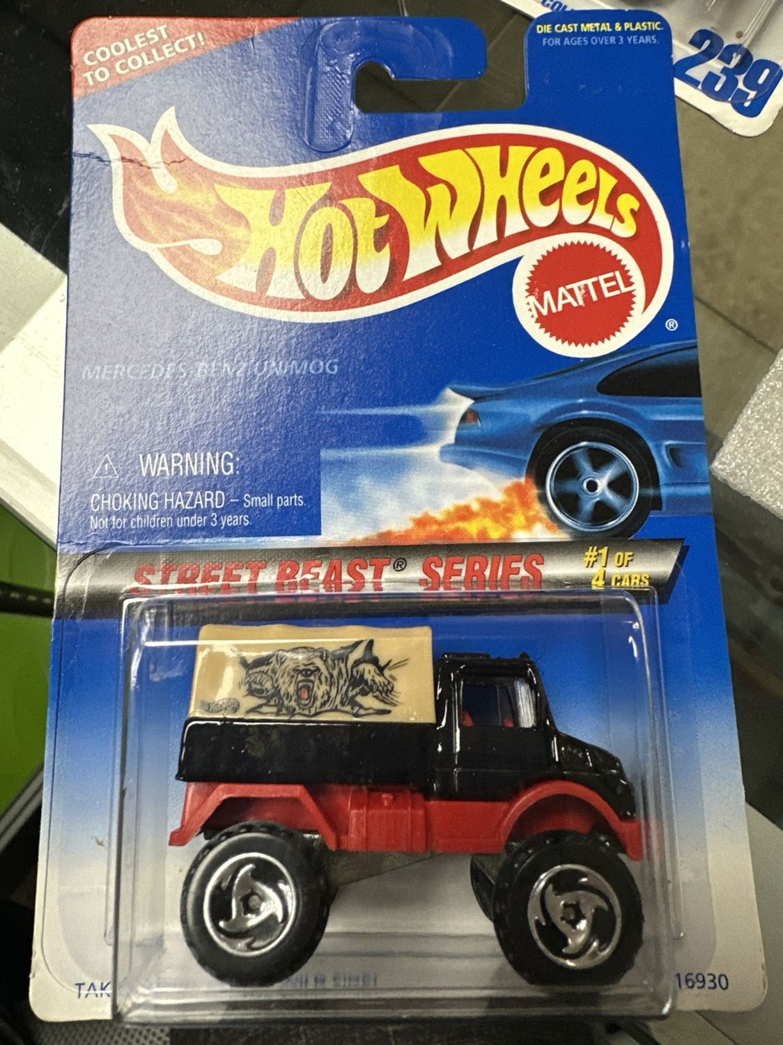 Hot Wheels 1996 Street Beast Series Mercedes-Benz Unimog 16930 #557 