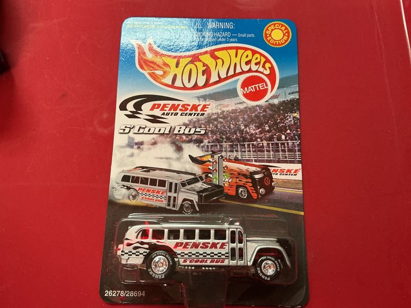 Hot Wheels Penske Auto Center S’Cool Bus Real Riders  (R41)
