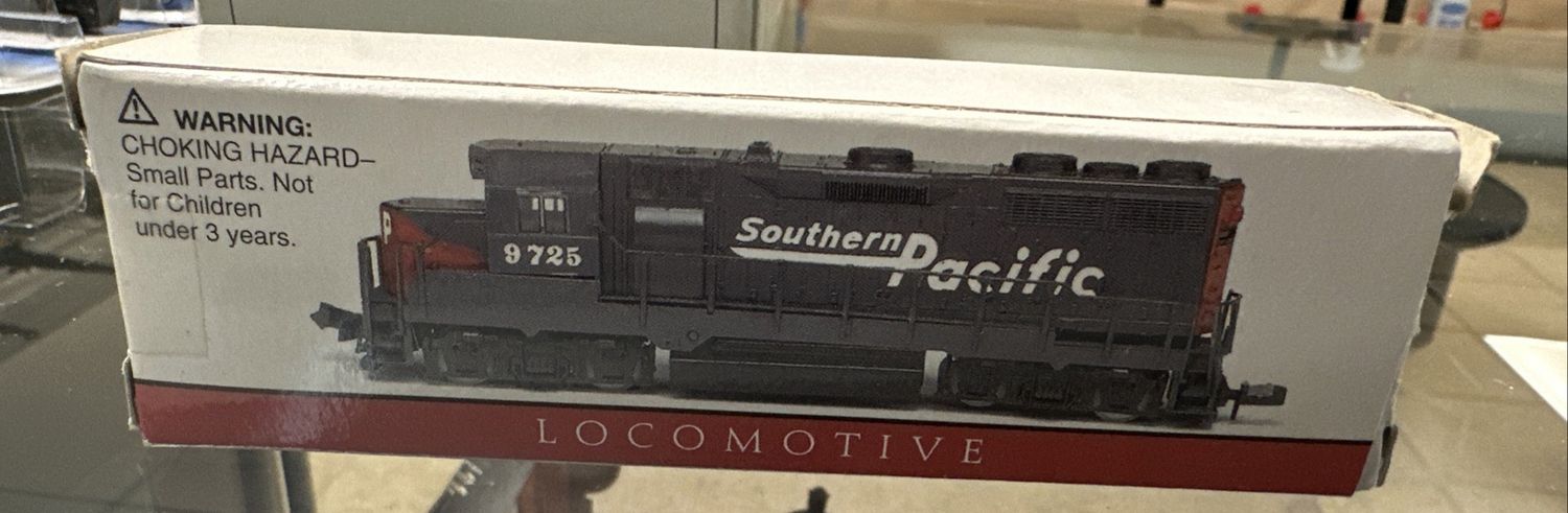 High Speed Southern Pacific Locomotive #9725
