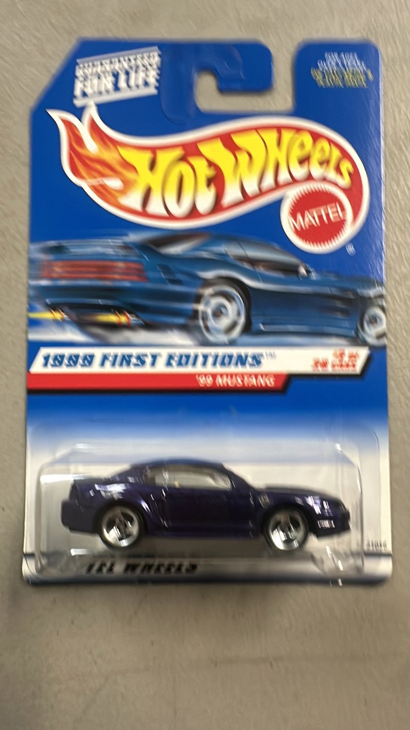 Hot Wheels ‘99 Mustang Purple 