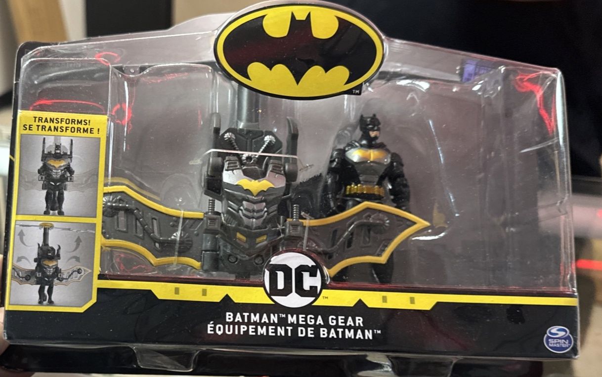Spin Master Batman Mega Gear Deluxe 4" Action Figure &amp; Transforming Armor WAVE 2