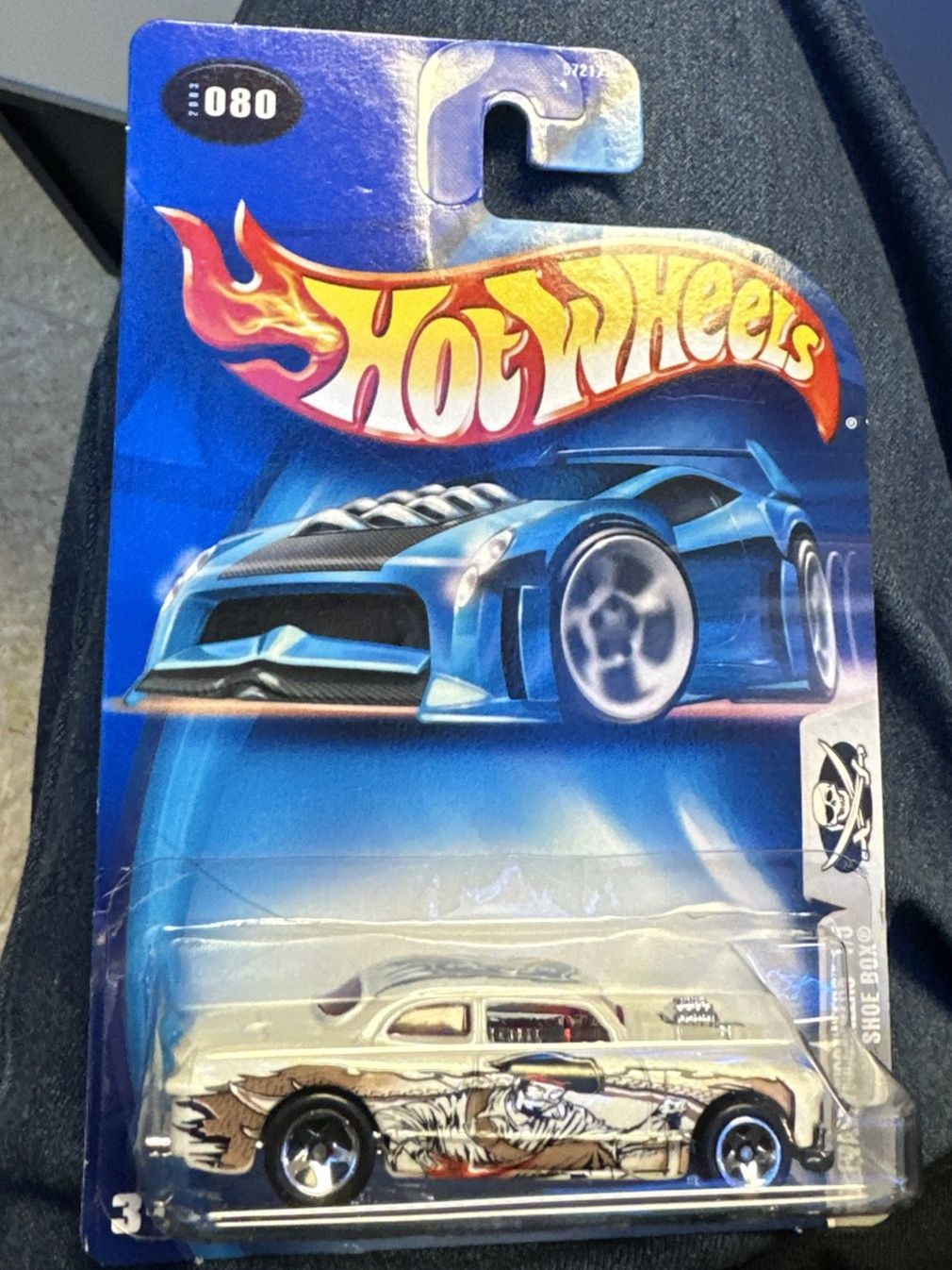 2003 Hot Wheels Boulevard Buccaneers Series 1/5 Shoe Box White #080