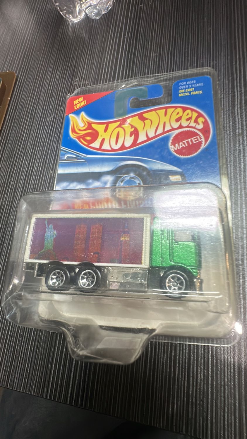 Hot Wheels Hiway Hauler NYC Skyline