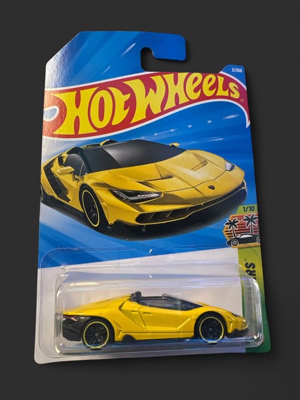 '16 Lamborghini Centenario Roadster 2/250 JJH80 Hot Wheels 2026 yellow