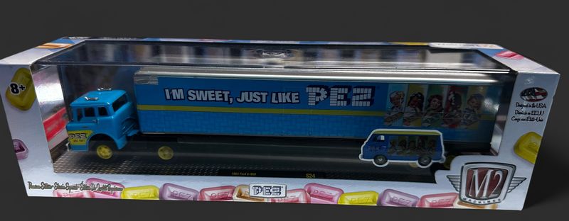 M2 Machines Pez '64 Ford C-950 &amp; '65 Ford Econoline Delivery Van Diecast Vehicle