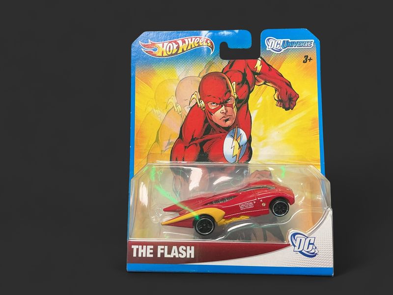2015 Hot Wheels DC Comics Character Cars THE FLASH Red /Yellow w/Black Pr5 Spoke